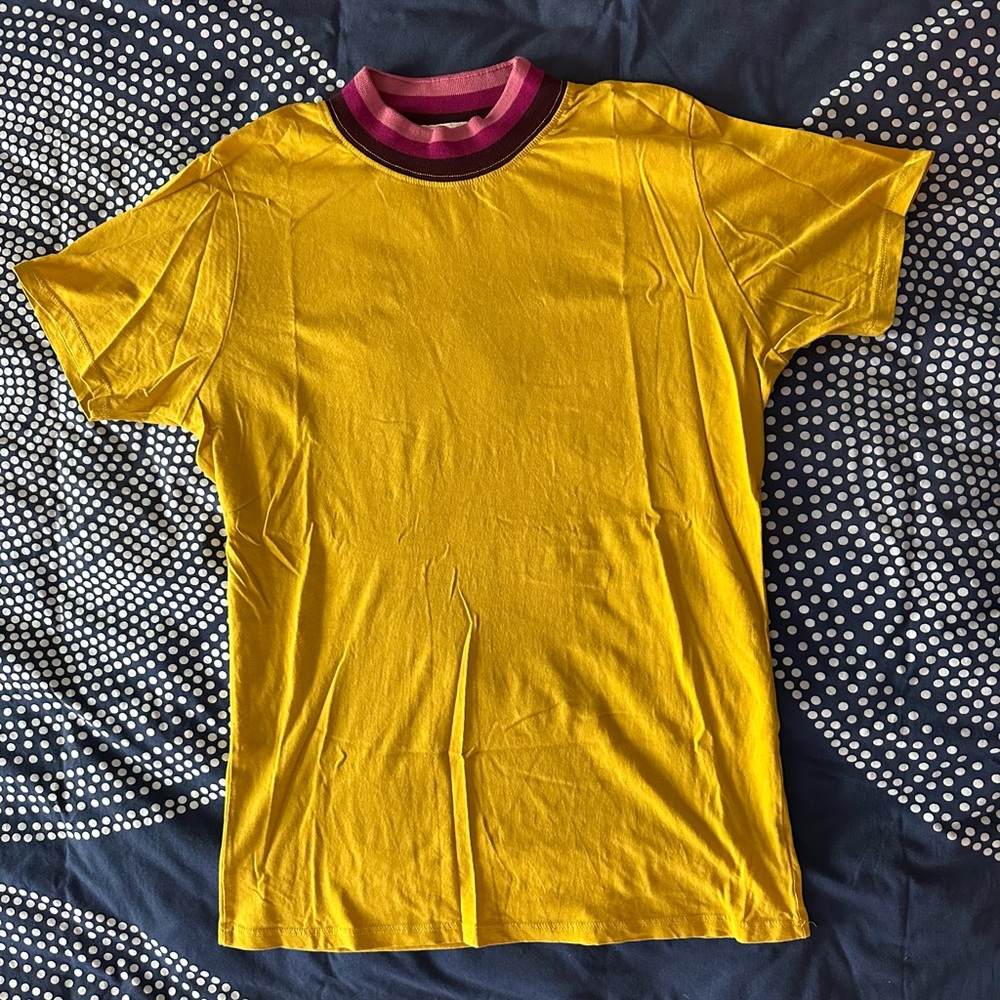 Big Bud Press mock neck t-shirt, mustard yellow with pink collar, size XS